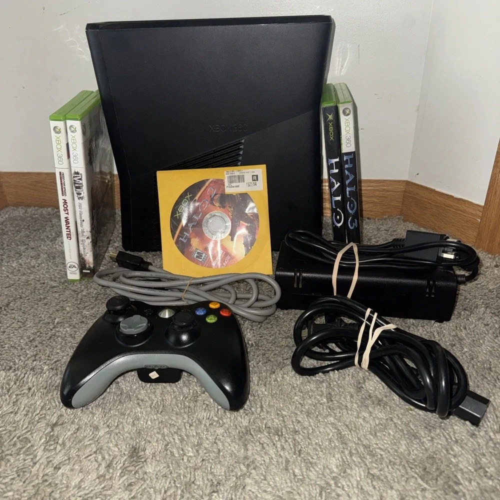 Microsoft Xbox 360 Slim 4GB Console Black (1439) Lot 5 Games Controller Cables